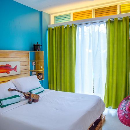 Flotsam And Jetsam Artist Beach Hostel Сан-Хуан Екстер'єр фото